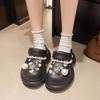 2025 new summer wear women's pearl chain muffin bottom hole shoes Internet celebrity fashion versatile thick-soled cool slippers