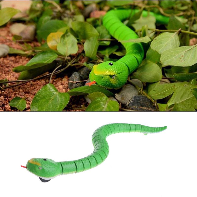 

Remote Control Snake Rattlesnake Animal Trick Terrifying Mischief Green Toy