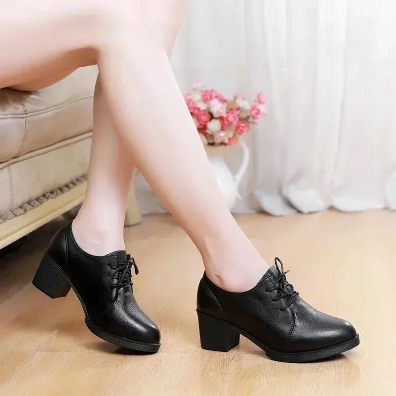 Dámské pohodlné boty na podpatku s mělkým výstřihem, čtvercovým podpatkem a kulatou špičkou, dámské boty na šněrování pro volný čas a profesionální příležitosti, černé podpatky 2025