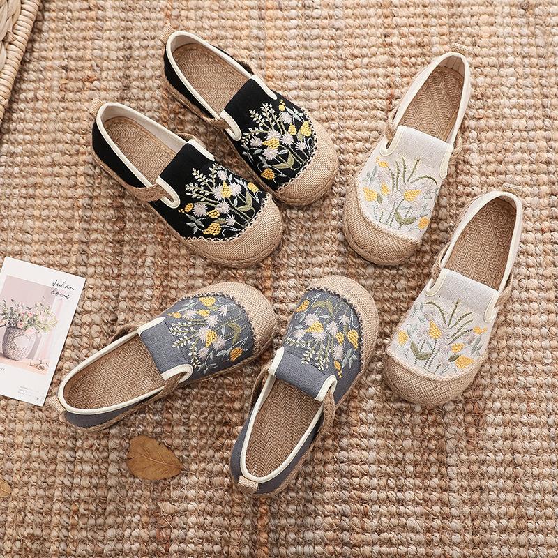 Tang Chen low-heeled round head Chinese style shallow mouth retro flat shoes, square dance performance Hanfu embroidered shoes women