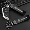 Skórzany Brelok do Kluczy Samochodowych z Metalowym Pierścieniem i Zawieszką Logo Samochodu Dla Nissan X-trail Qashqai Note Juke Sentra Patrol Navara Micra Leaf Almera
