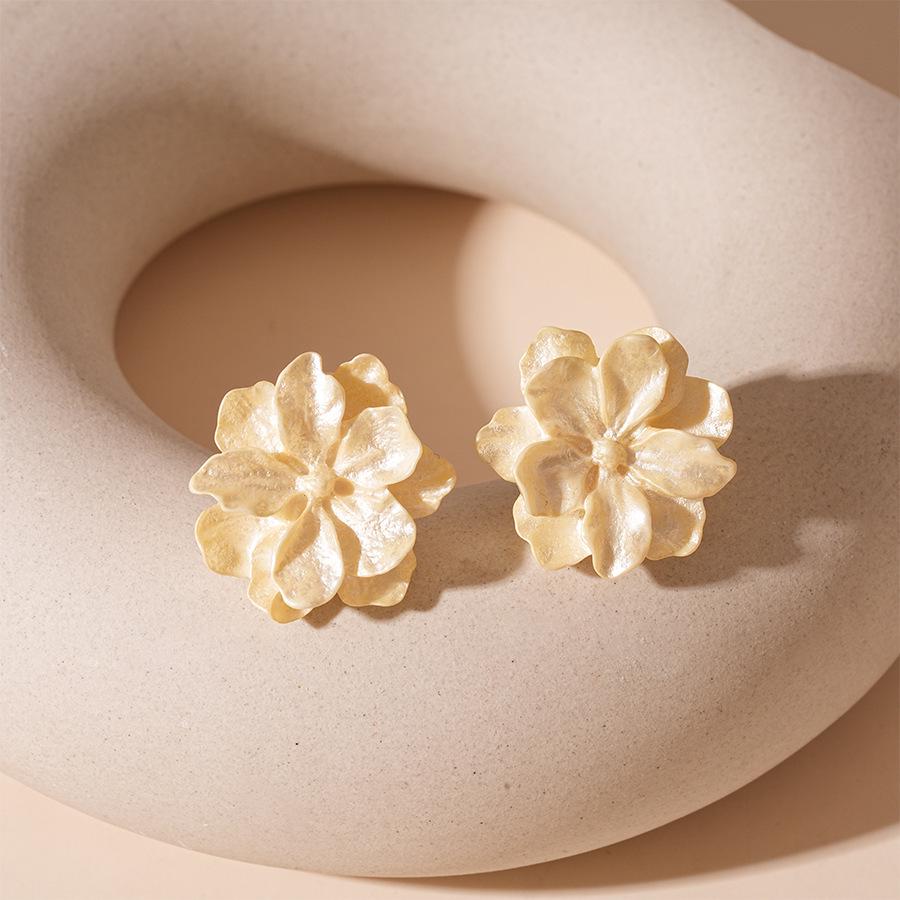 Elegant French Retro Flower Earrings: Luxurious Literary Studs