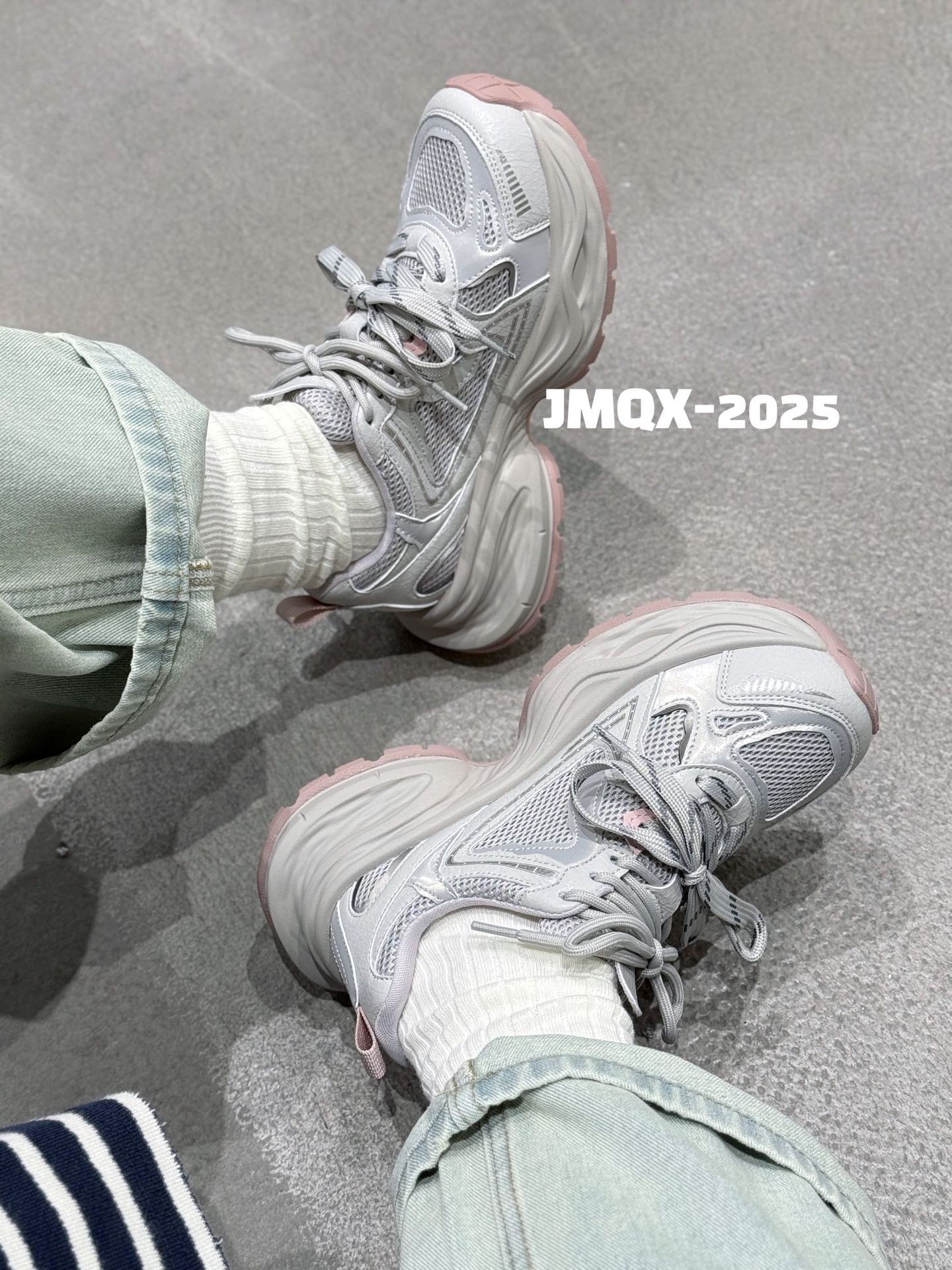 

Новые супер огненные кроссовки на платформе женские 2025 весна кожа сетка дышащие универсальные легкие спортивные и повседневные туфли 39