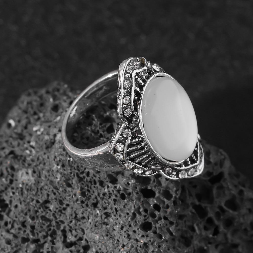 Simple Hollow Retro Diamond Ring - Ethnic Style for Men and Women