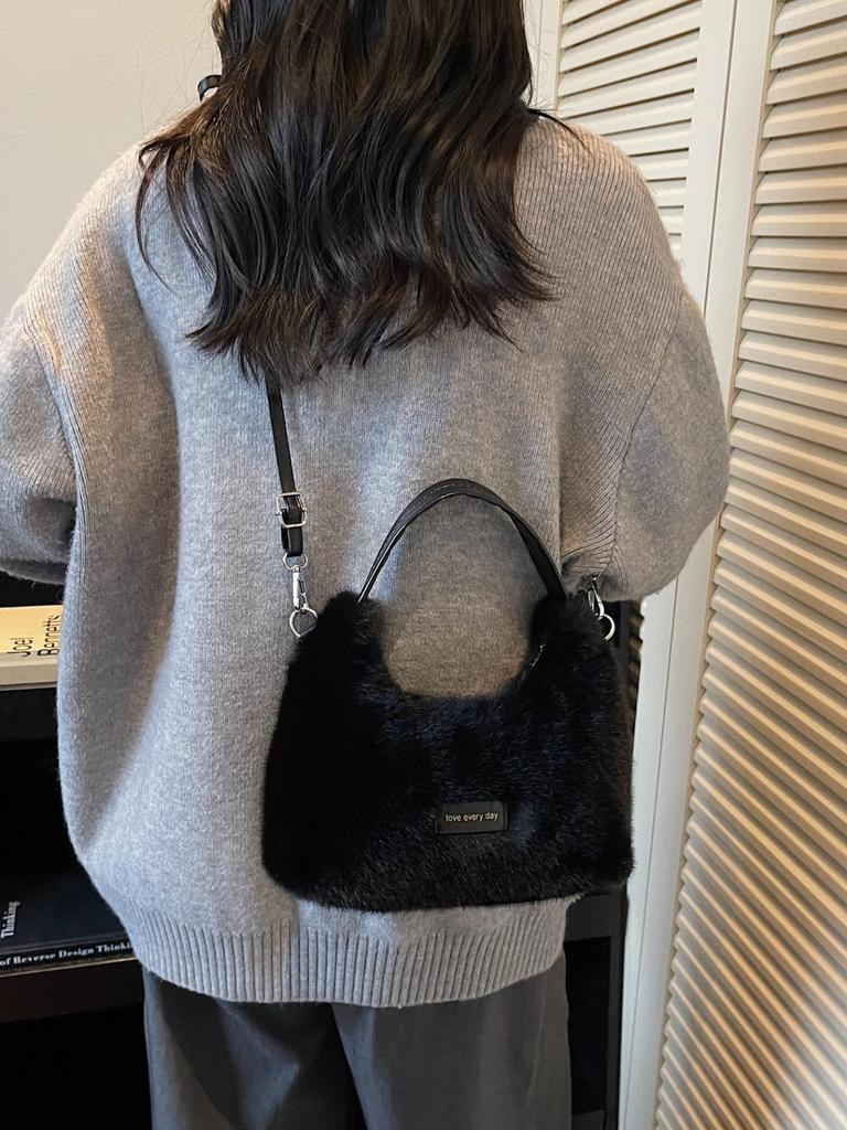 Small 2025 Versatile Bucket Plush Bag Furry Handheld Crossbody For Women Perfect For Autumn And Winter
