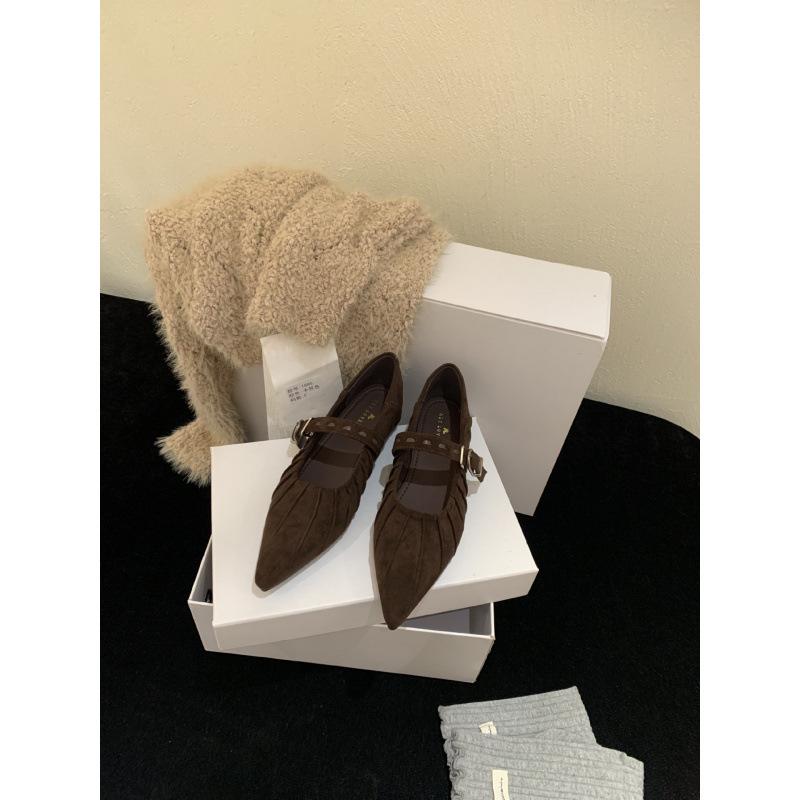 

Inner height increase 4cm French retro temperament pointed head pleated shallow mouth single shoes late evening wind one-word buckle belt Mary Jan 39 темно-коричневого