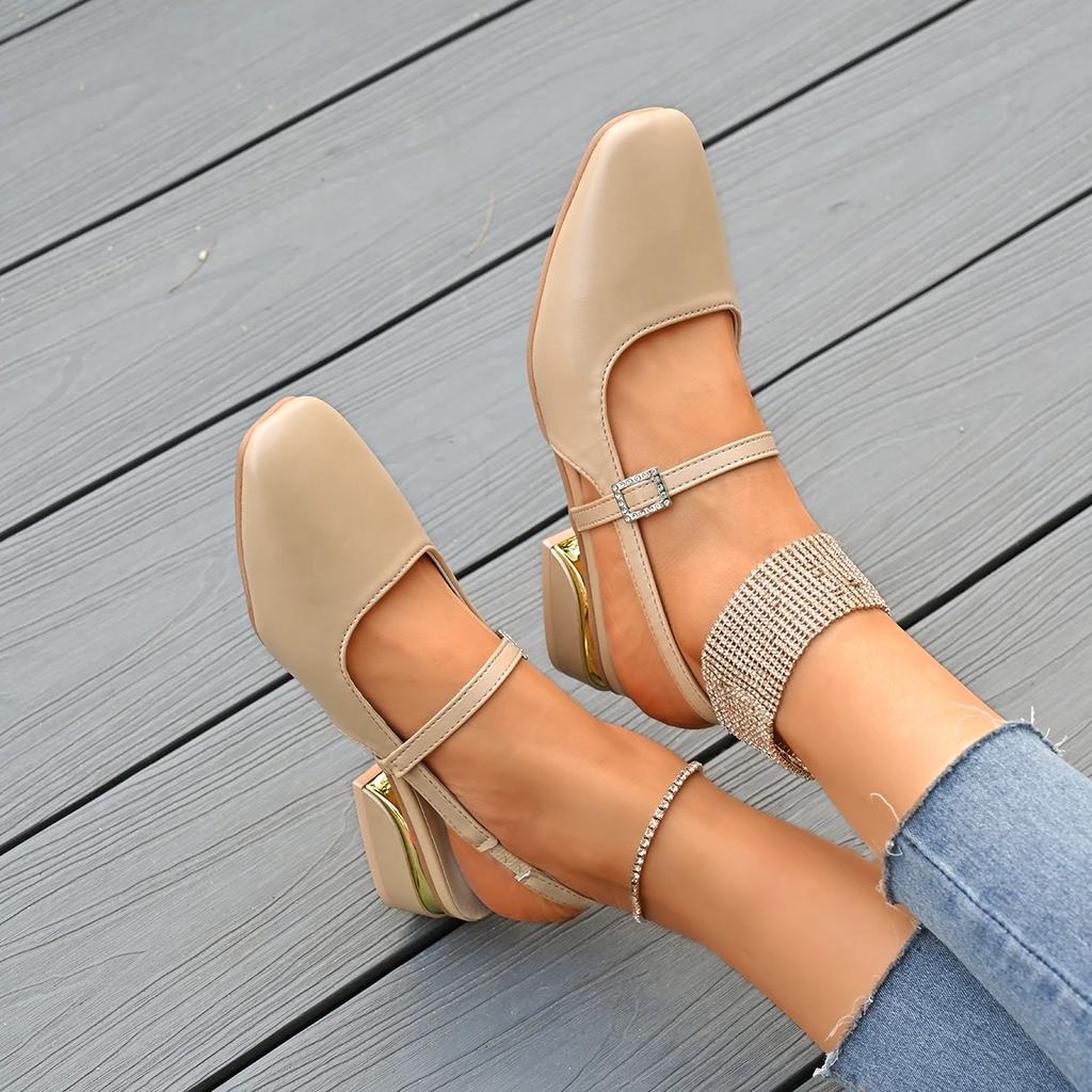 Sandálias Femininas da Moda com Saltos Grossos Sem Salto para Uso Casual Novas Sandálias de Trabalho de Verão Bico Quadrado Fivela Salto Alto Sapatos para Mulheres