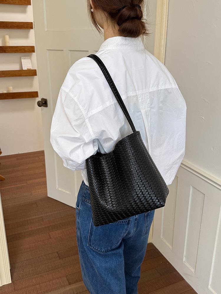 Retro Woven Shoulder Bag for Women - Casual, Versatile Fashion Handbag