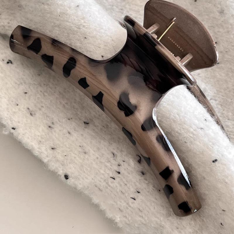 

Korean style autumn and winter high-end leopard print clip large simple hollow hair clip back of the head hair shark clip hair accessory