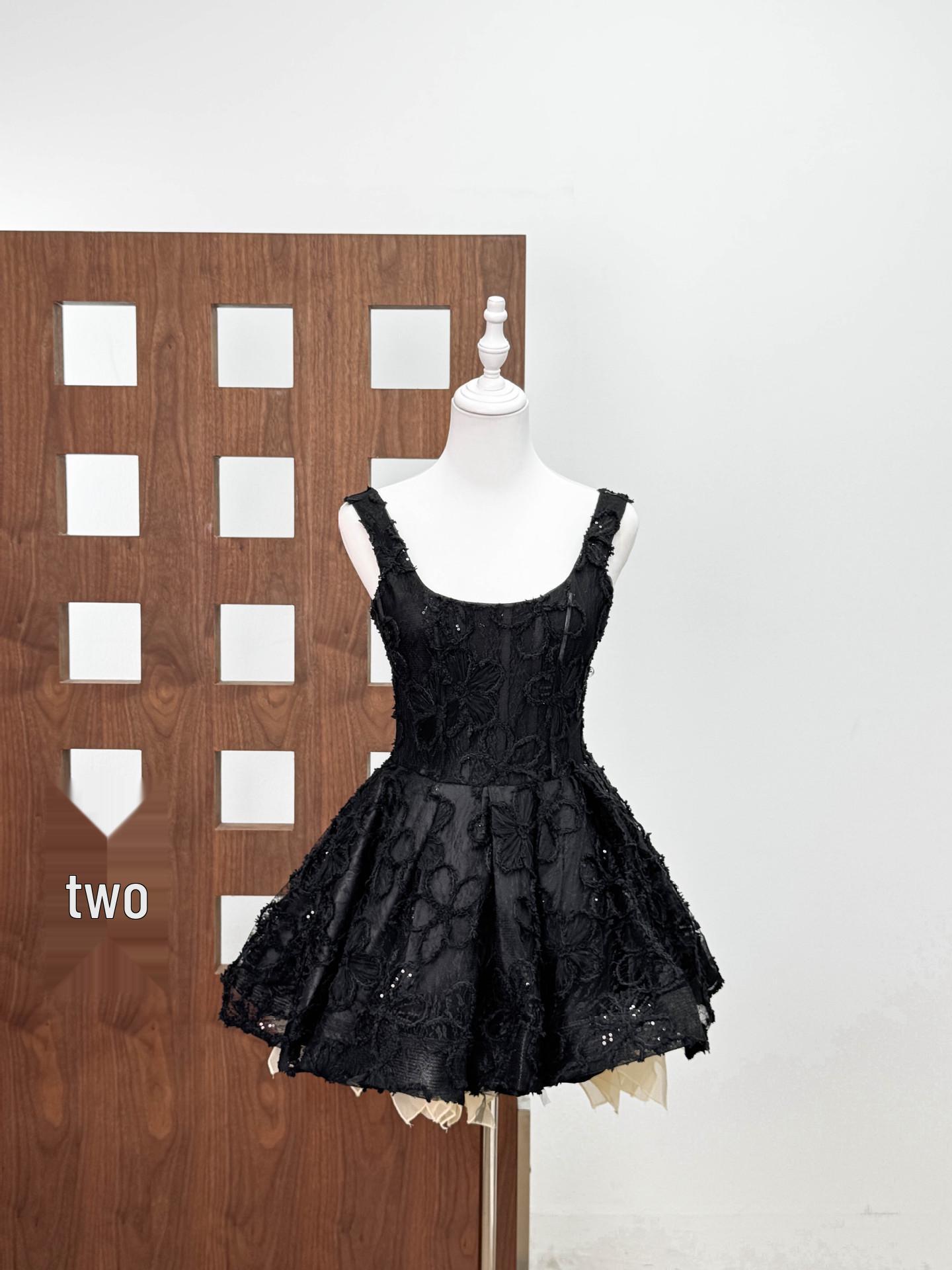 

Vietnamese GlamDoll French-Style Embossed Floral Camisole A-line Puffy Short Dress Large чёрный
