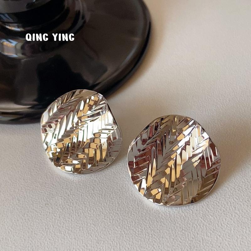 

Irregular Metal Crushed Ice Earrings Women s Niche Light Luxury High-end Temperament Versatile Glossy French Earrings серебряный