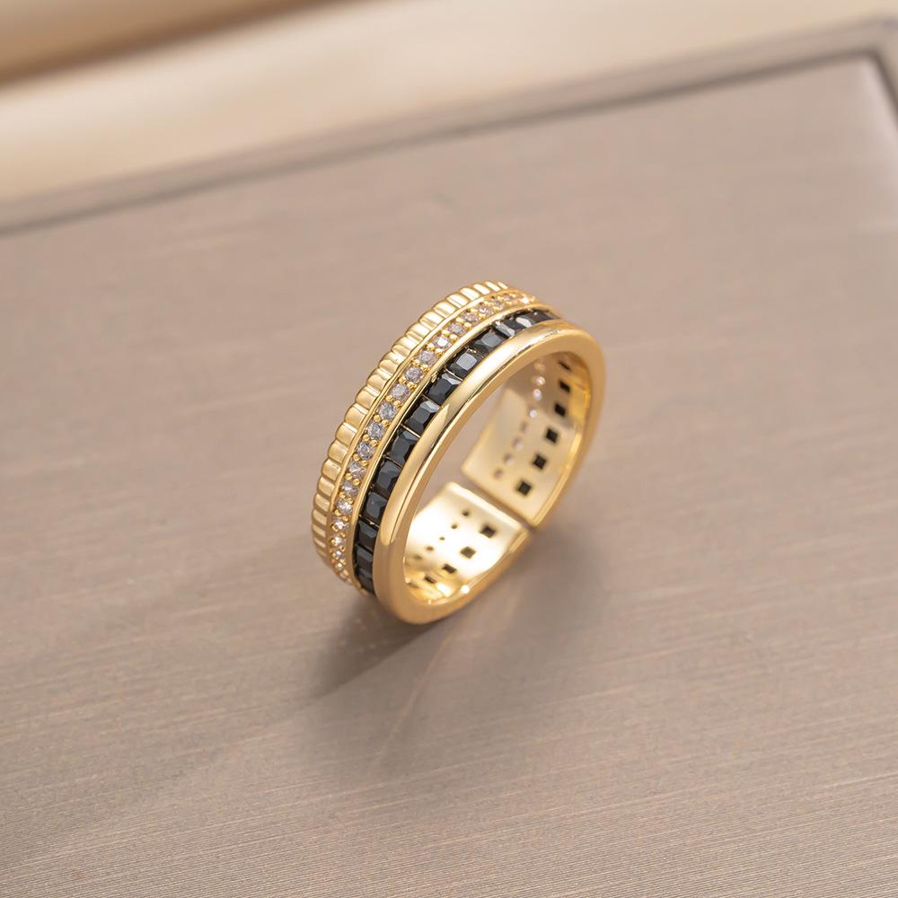 Set of Slim Waist Titanium Steel Women's Necklace - Inlaid Light Luxury Versatile Choker