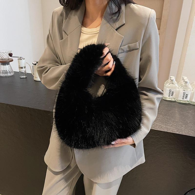 Plush bag women's autumn and winter versatile 2025 new strapless fashion portable high-end plush bag