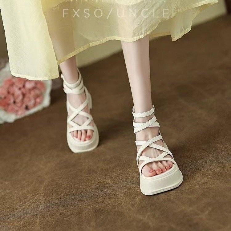 2025 Summer New Thick Soled Sandals for Women Comfortable High End Versatile Breathable for Wearing Outside