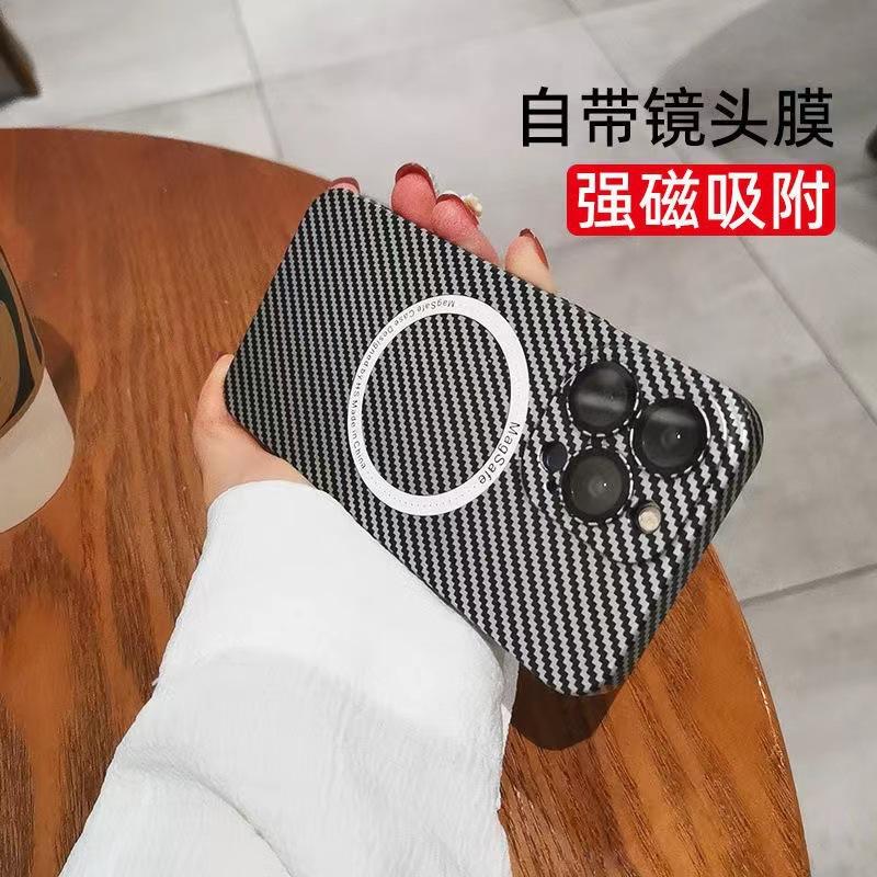 Applicable to iPhone16Pro carbon fiber ribbed with lens film mobile phone case Apple 15PC magnetic magsafe hard case