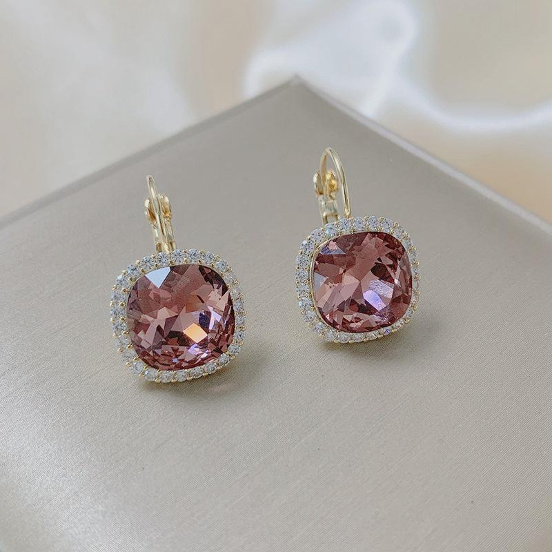 Koreanische rosafarbene Harzblumen-Herz-Ohrstecker - Elegant & Modisch