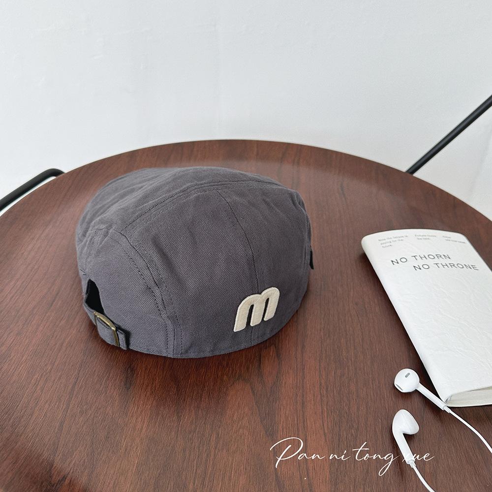 

Children s Reverse Cap Letter M Embroidery Four Seasons Forward Hat Travel Retro Painter Hat серый