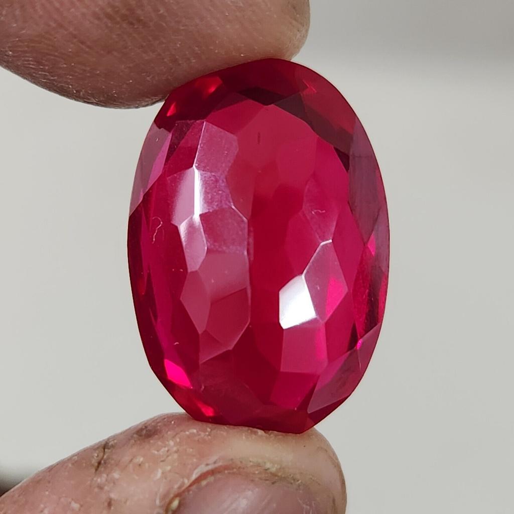 32,90 Karat Erhitzter ZERTIFIZIERTER Roter Rubin Atemberaubende Form Oval Loser Edelstein