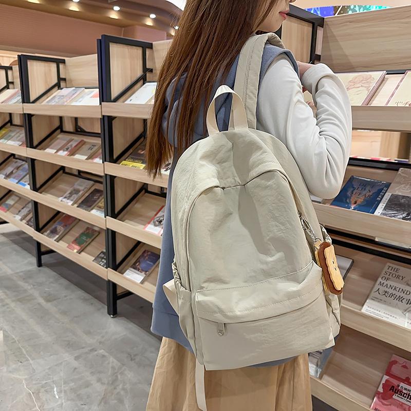 Simple Student Backpack with Large Capacity Multiple Pockets Casual and Lightweight Suitable for Daily and Student Use