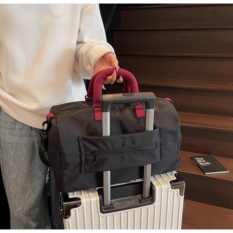 Modische Grenzüberschreitende Fitness-Tasche für Damen: Leichte Sport-Reisetasche mit Nass-/Trockentrennung.