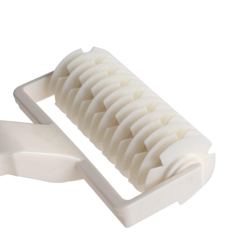 1PC Plastic Pizza Cutter Mesh Pulling Knife Pastry Bakeware Embossing Dough Roller Lattice Cake Tools Plastic Baking Tool