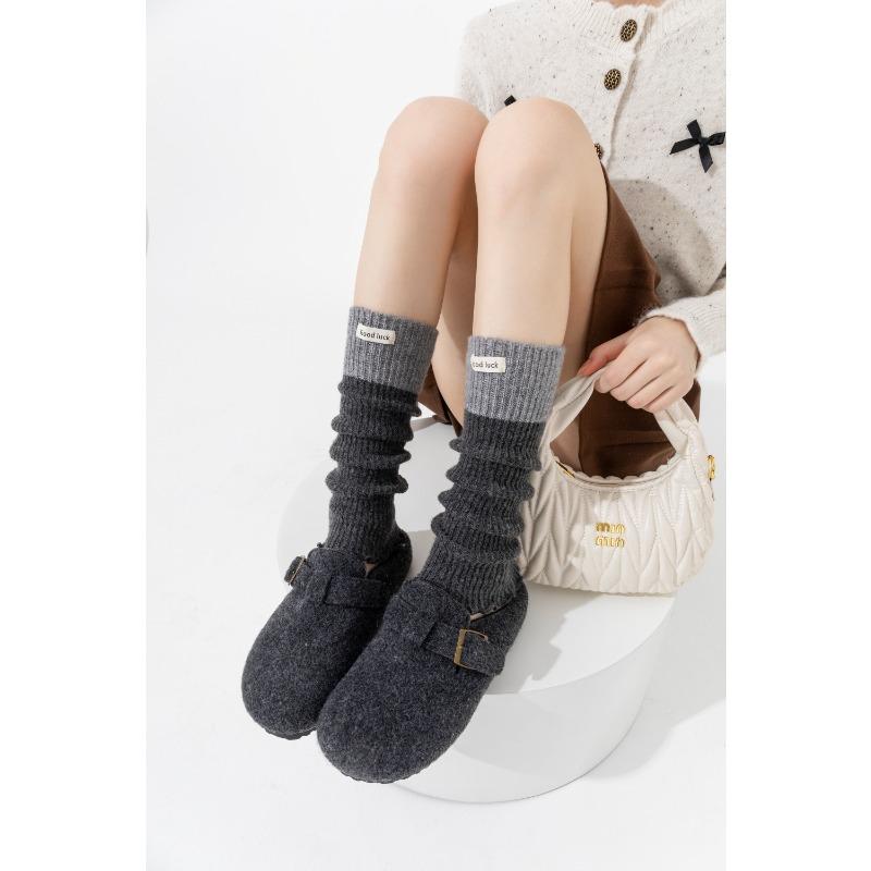 Women's Autumn and Winter Woolen Pile Socks with Fabric Labels, Color-blocking Knitted Long Stockings, Thickened Warm Calf Socks