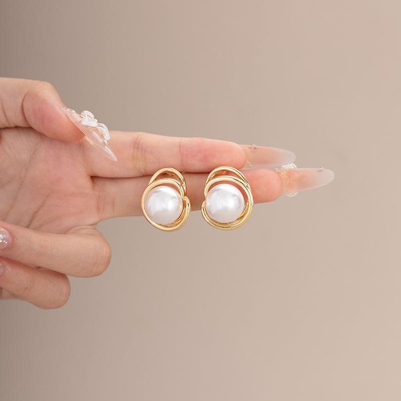 

Металлический перфорированный клипс для ушей в виде москитной спирали с искусственным жемчугом не требует прокола ушей