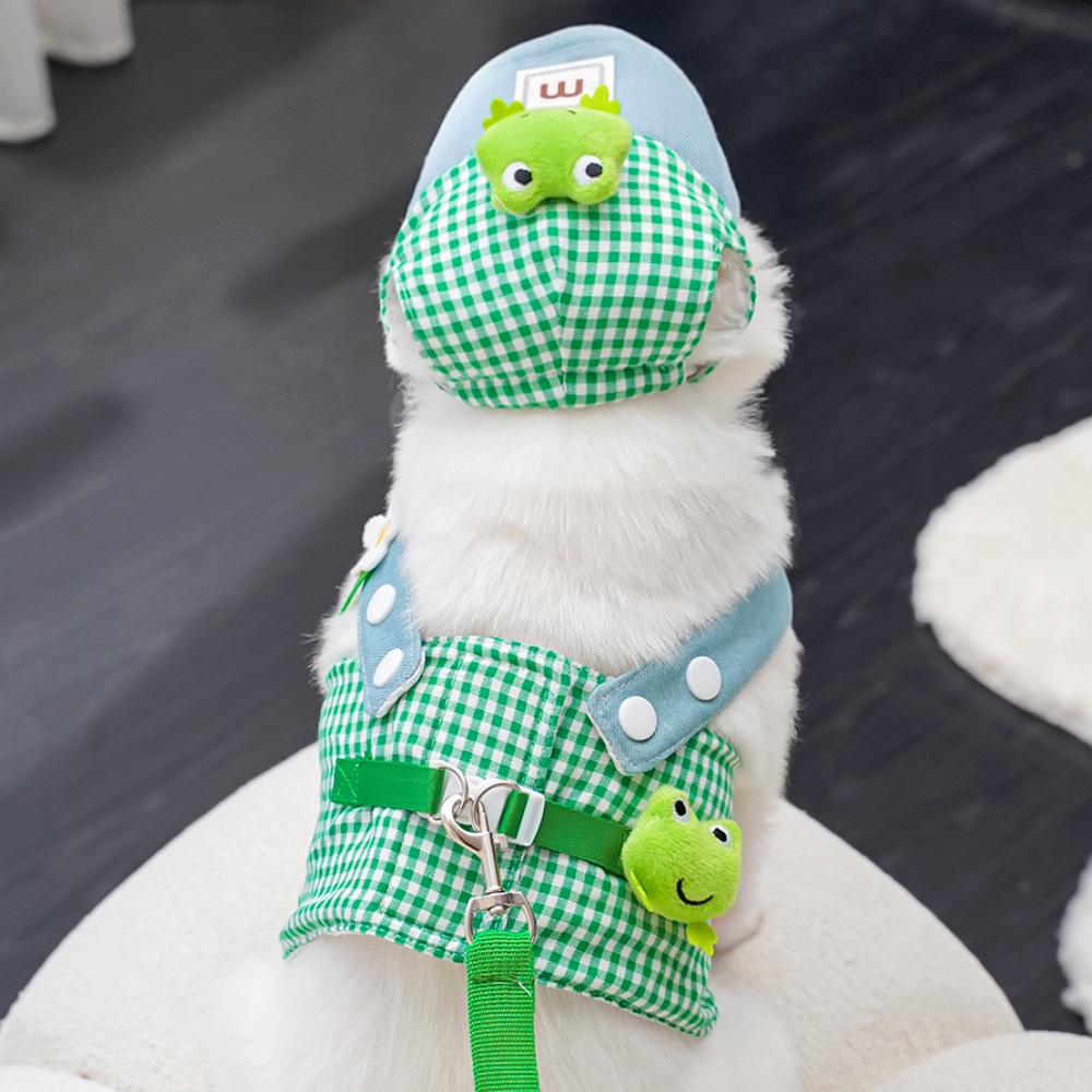 Green plaid frog pet 3-piece set (hat, overalls, leash). Breathable, stylish for spring/summer outings, walks and photos.