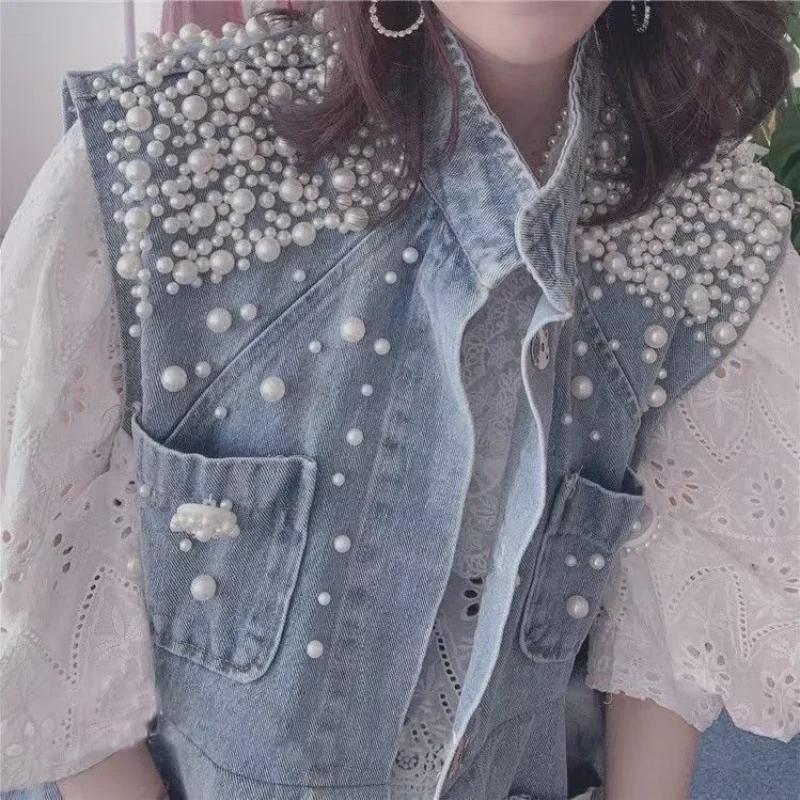 Dámská džínová vesta s perlovým detailem – Kolekce jaro/léto 2022: Trendy volná vesta-bunda-kardigan.