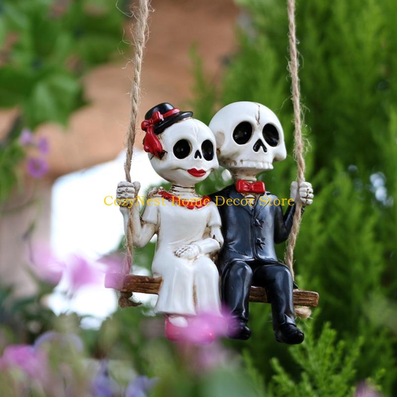 92MF Funny Halloween Couple Skull Swing Hanging Resins Sculpture For Garden Decors