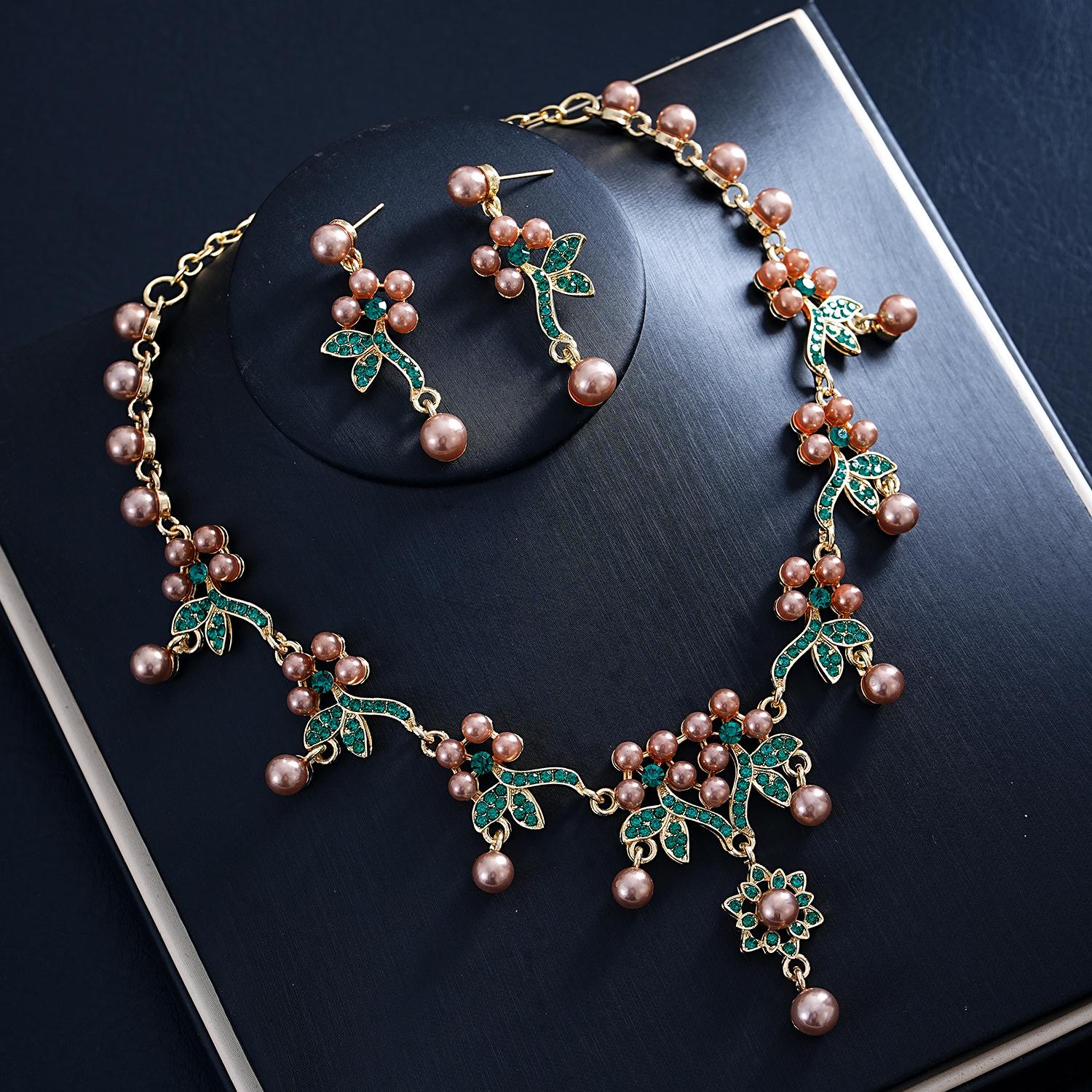 Bridal Necklace  Earrings Set: Exquisite, Simple, Luxurious Korean-Style Jewelry for Weddings  Banquets зелёный