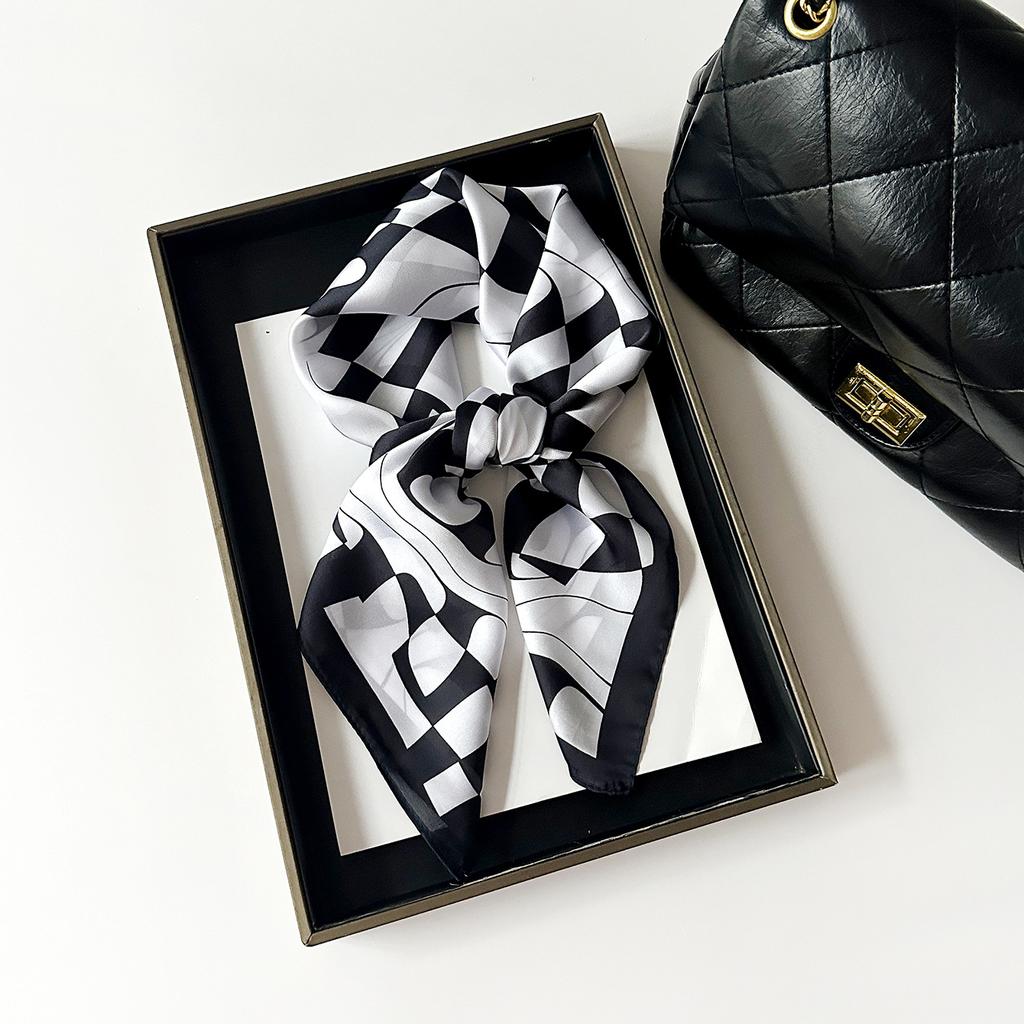 Printed Head Scarf Wholesale European and American Imitation Silk Square Scarf Fashion Geometric Plaid Square Scarf Women