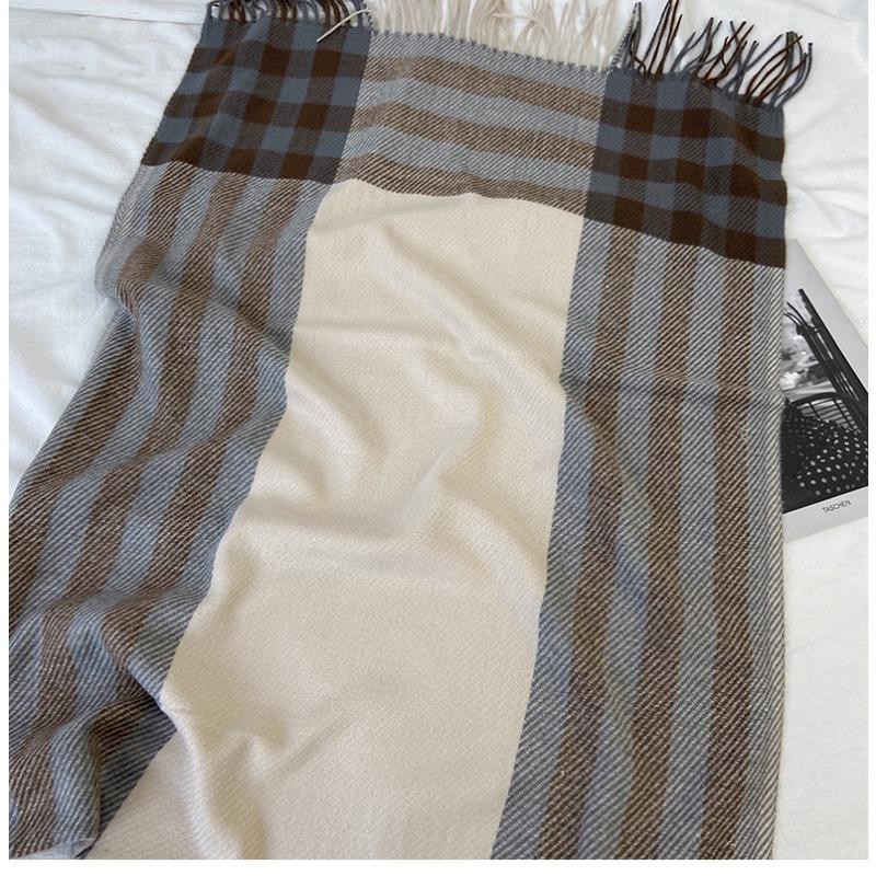 Sciarpa da donna elastica morbida a quadri a righe invernale calda con finiture a nappa, accessorio di moda versatile per uscite casual e clima freddo