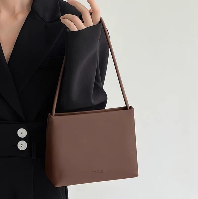 High-End Niche Baguette Crossbody: Versatile Women's Fashion Handbag