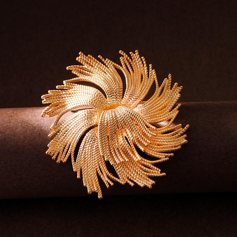 Elegant Gold Firework Brooch: Vintage Metal Pin with Exquisite Retro Design for Women