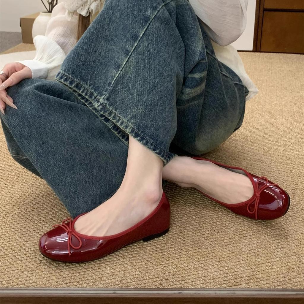 Patent leather flat bottom red round head shallow mouth spring and autumn new French fairy evening breeze gentle pedal lazy bean shoes