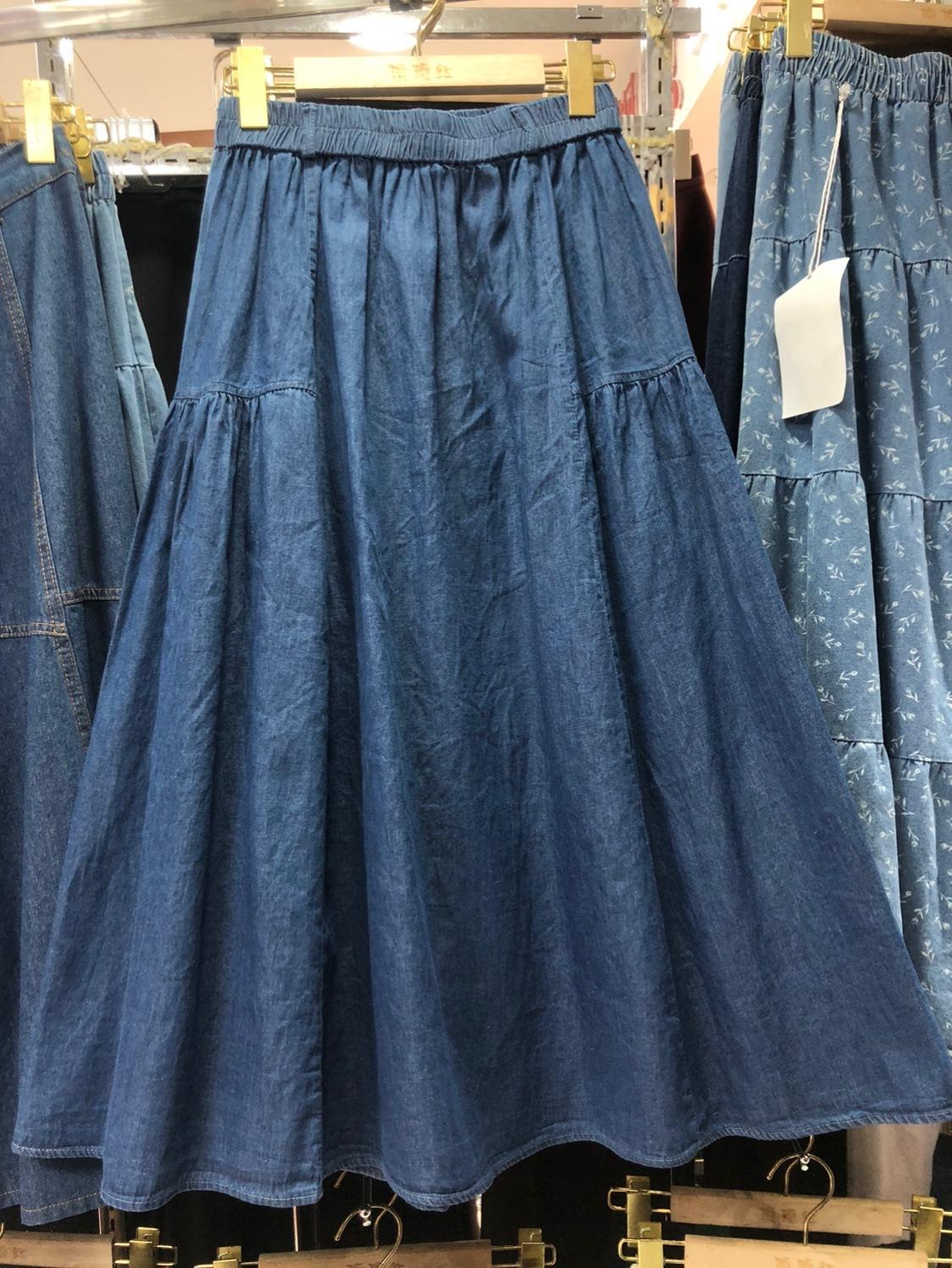 

2025 ранняя весна простая джинсовая юбка с плиссировкой женская повседневная юбка средней и длинной длины омолаживающая юбка с большим маятником А-образной формы average size темно-синий