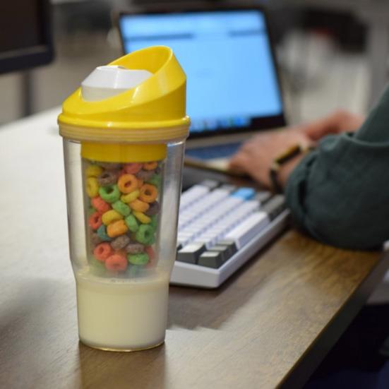 Double Layer Cereal To-Go Cup Leak-Proof Breakfast Container with Separate Compartments for Milk & Cereal Portable Cereal And Milk Cup for Quick