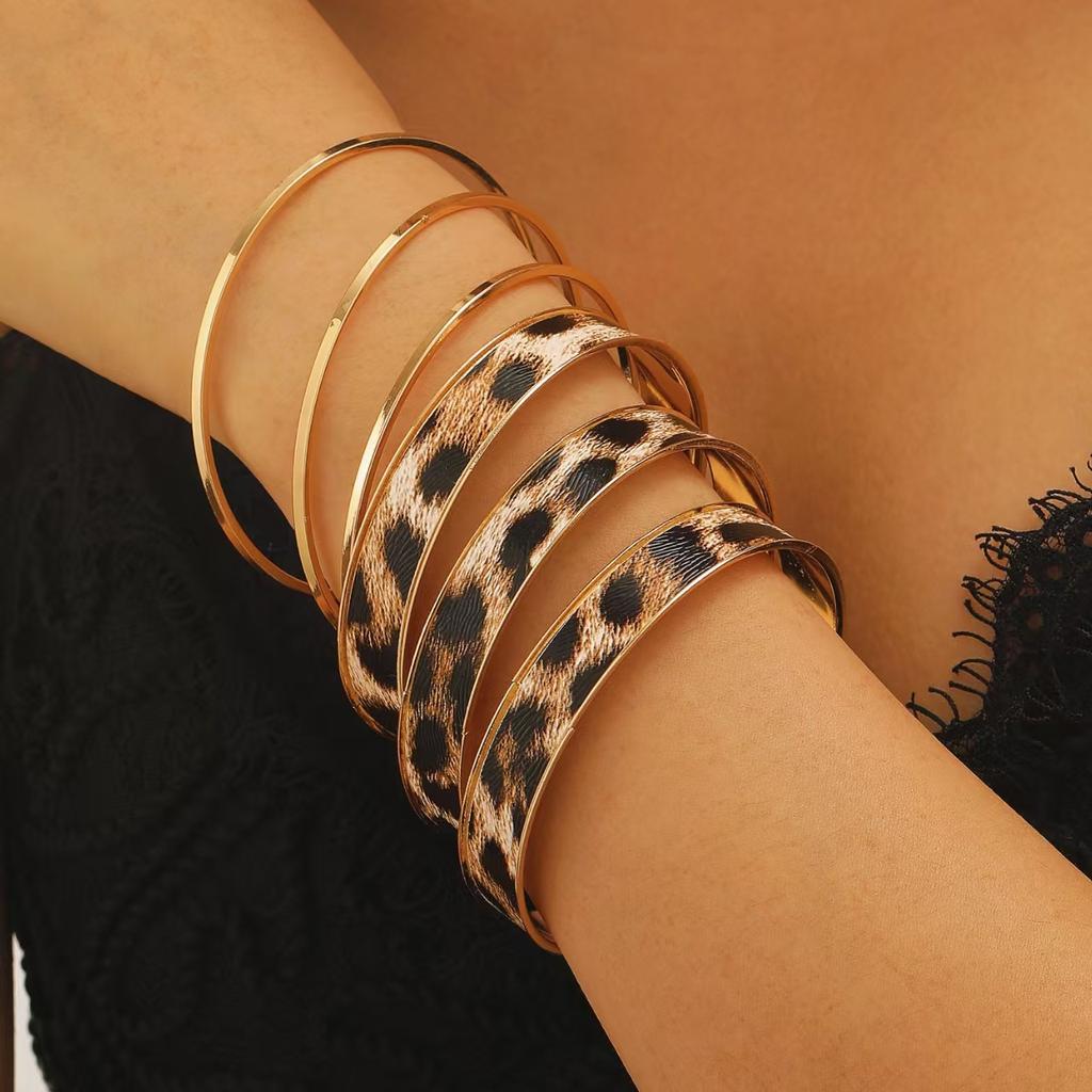 Multi-piece Set Fashion Sexy Leopard Print Leather Multi-layer Fold Wear Bangles for Women Exaggerated Personality Jewelry Sets