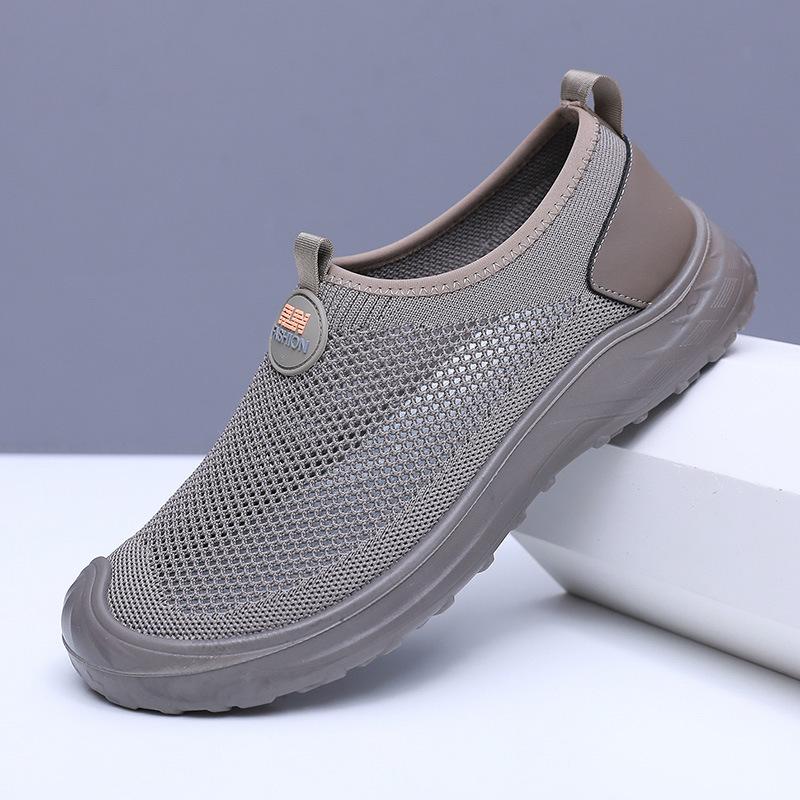 Men's shoes are breathable in summer, one-pedal cloth shoes, light mesh surface, soft sole, round head, dad walking travel sports men's mesh shoes