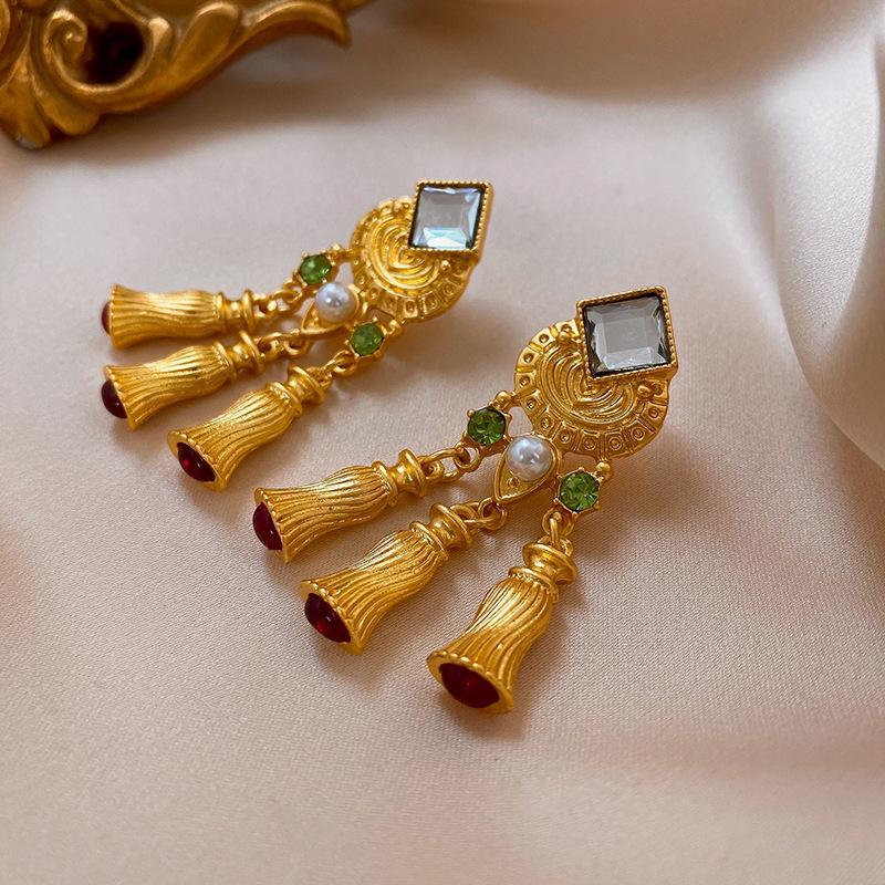 Vintage French-Style Silver Needle Earrings - Women's Elegant Studs with Retro Court Charm
