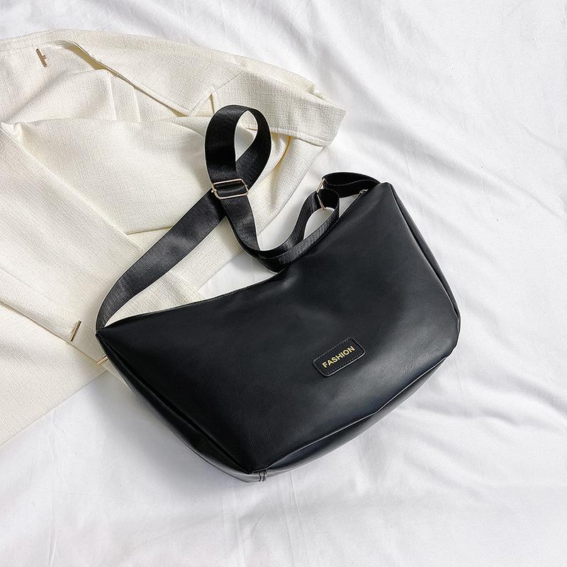 

Soft leather solid color fashion this year popular shoulder messenger bag 2025 spring and summer new foreign style dumpling bag foreign style women