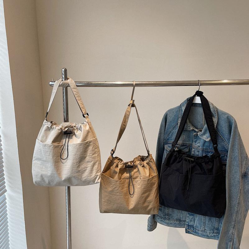 Women's bag 2025 summer new nylon bag light messenger bag large capacity shoulder bag urban simple mother bag