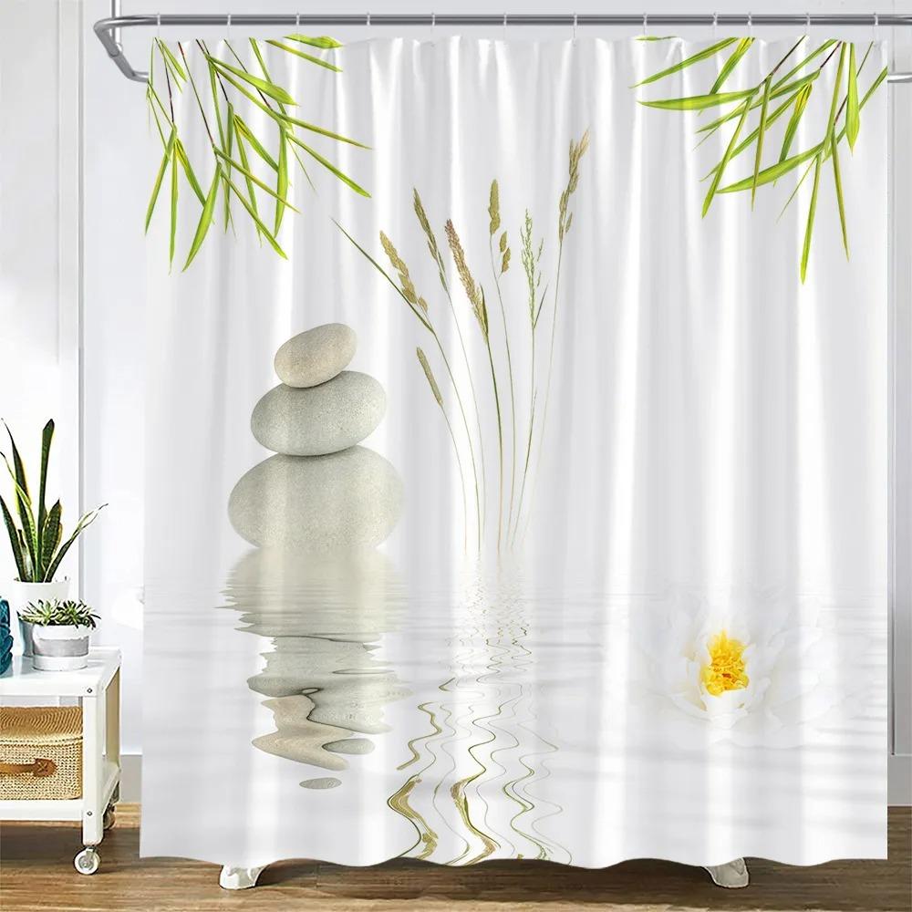 Rideaux de douche en bambou vert zen, fleurs d'orchidée violette et papillons, plantes, pierre noire, décor de salle de bain en tissu avec paysage naturel de spa