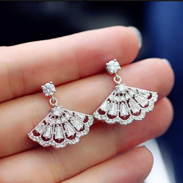 Flash Diamond Fan-Shaped Stud Earrings: European & American Retro Design, Simple & Versatile Women's Fashion Accessories