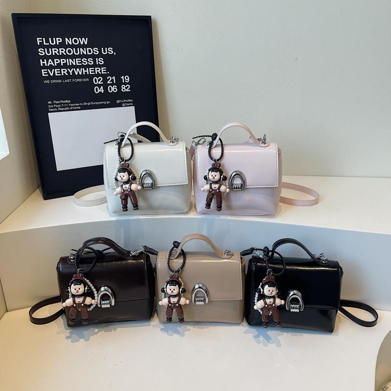 2025 Summer Fashion New Versatile Handbag Casual Versatile Messenger Commuter Bag Women's Texture Work Small Square Bag