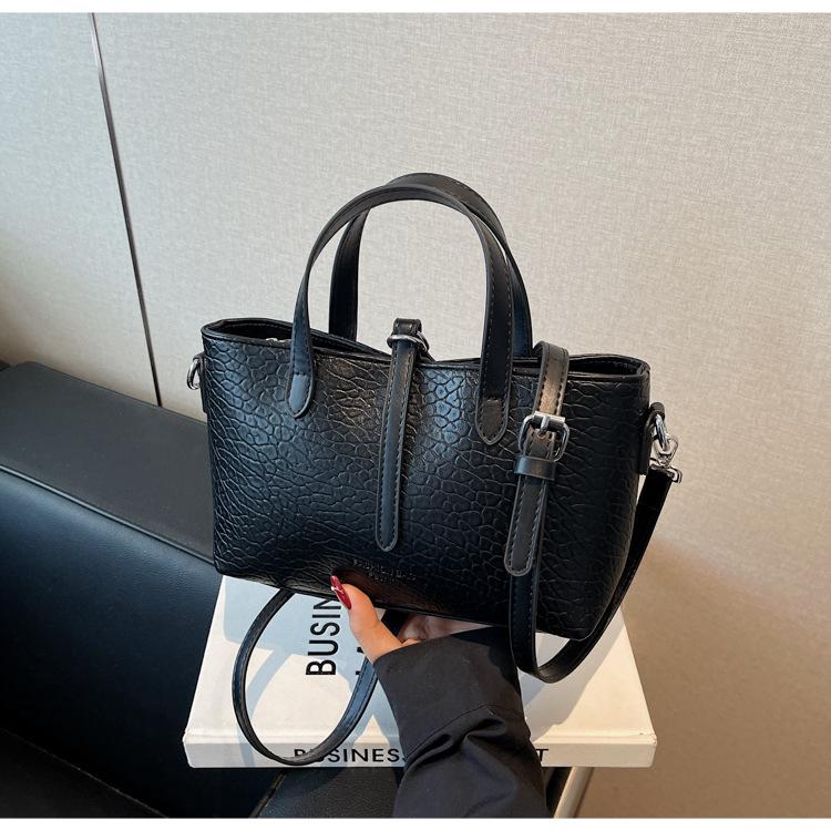 Premium Fashion Handbag Women's 2025 New Versatile Small Square Bag Simple Shoulder Messenger Bag