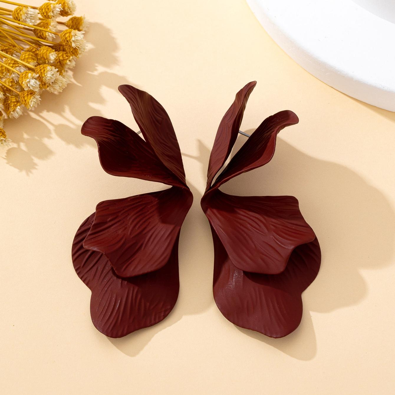 

Women s Earrings 3D Stereo Flower Petal Earrings Suitable for Daily Wear and Vacation Wear бордовый