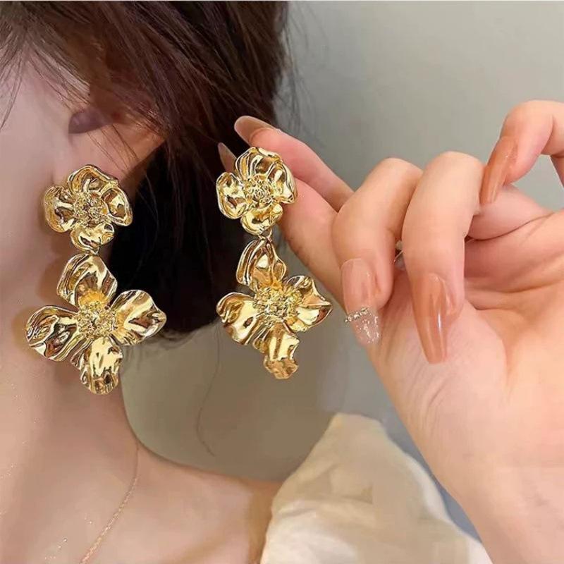 Retro metal fringed earrings light luxury exaggerated earrings long rich daughter atmosphere Internet celebrity earrings золотой