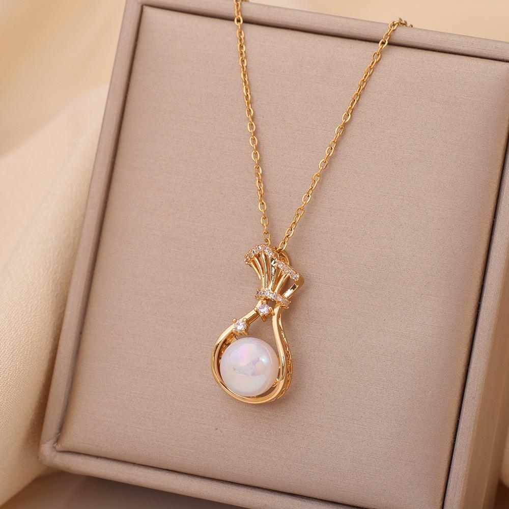2025 Trendy Women's Titanium Steel Necklace - Non-fading, Light Luxury Collarbone Chain